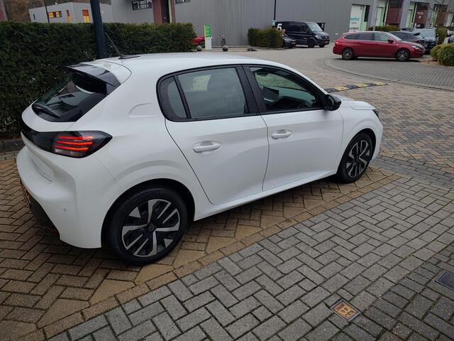 Peugeot 208 1.2 PureTech 100 Active 100-PK Led Carplay-Navi Multimedia