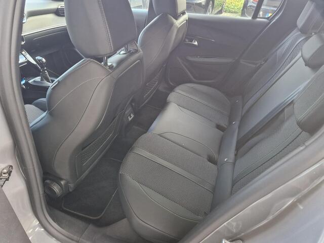 Peugeot 208 1.2 Hybrid 145 e-DCS6 GT | 18 Inch | Automaat | Achteruitrijcamera | Apple carplay | Voorstoelen verwarmd |