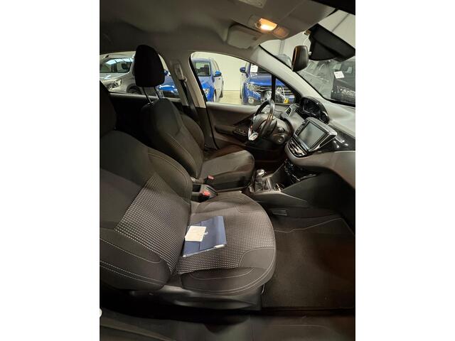Peugeot 208 1.2 83PK PureTech | Allure | Navigatie | Airco | Achteruitrijcamera | *Wordt verwacht* |