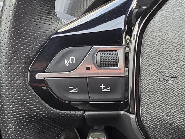 Peugeot 208 GT 1.2 Turbo 100pk H6 | ADAPTIVE CRUISE | 360° CAMERA | KEYLESS ENTRY | DODEHOEKBEW. | DRAADLOOS APPLE CARPLAY / ANDROID AUTO | CLIMA | ALL-SEASONBANDEN |