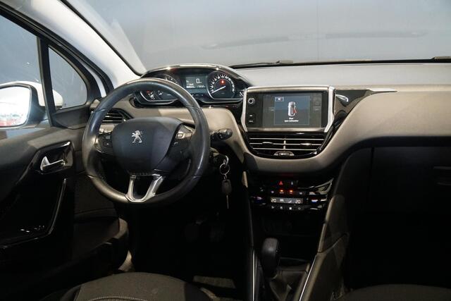 Peugeot 208 1.2 PureTech Allure + PANORAMA