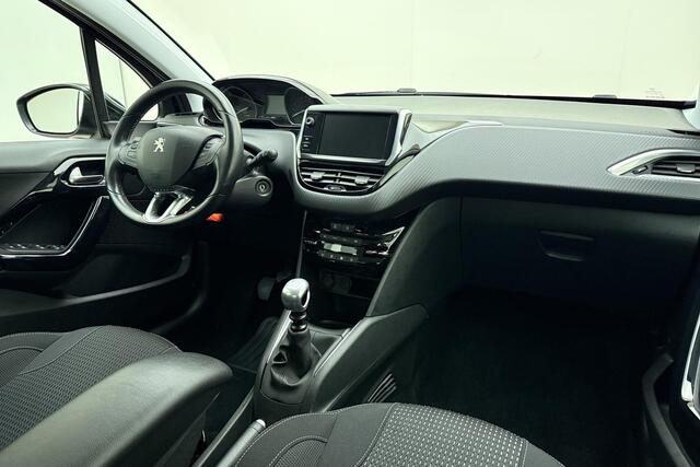 Peugeot 208 1.2T Blue Lease Allure 110pk | Navigatie | Climate Control | Parkeersensoren achter | 16'' LM Velgen | Cruise Control | Elektrische ramen voor & achter | Slechts 38.706 km!