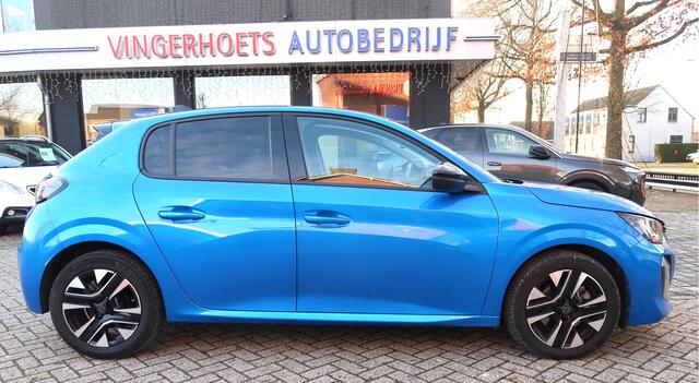 Peugeot 208 100 Pk Benzine * Allure * * Lichtmetalen Velgen * Dab Radio * Apple Carplay / Android Auto * Climate & Cruise Control * Parkeersensoren * Vingerhoets; Vierde generatie Eersteklas Service !