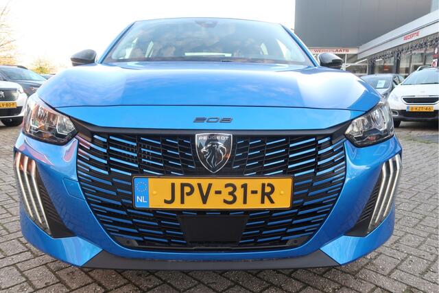 Peugeot 208 100 Pk Benzine * Allure * * Lichtmetalen Velgen * Dab Radio * Apple Carplay / Android Auto * Climate & Cruise Control * Parkeersensoren * Vingerhoets; Vierde generatie Eersteklas Service !