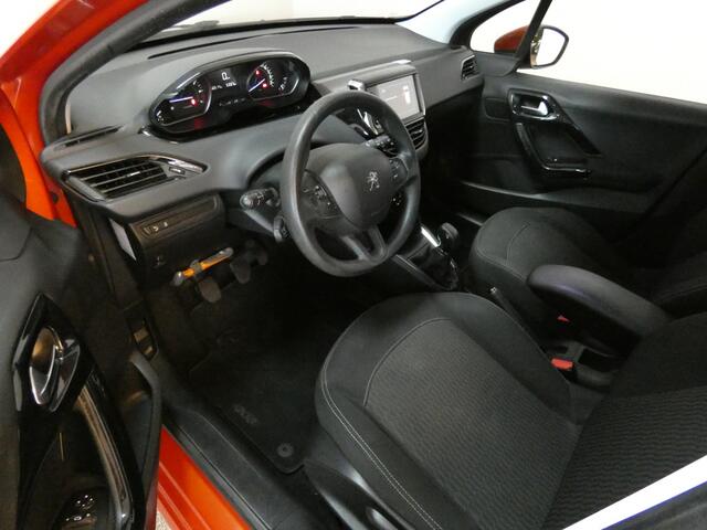 Peugeot 208 1.2 PureT. Blue Lion Nwe APK airco