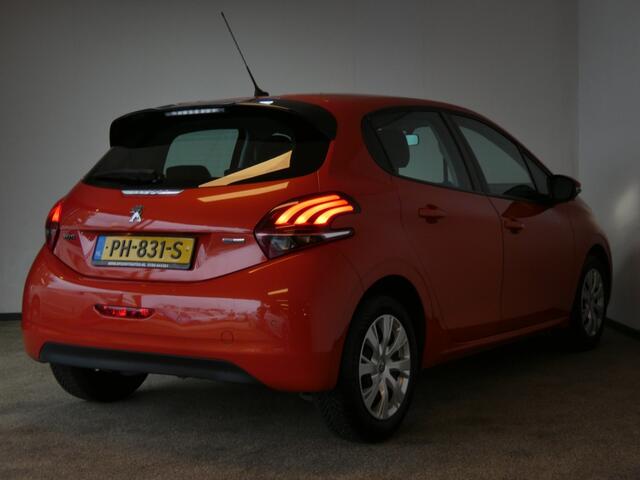 Peugeot 208 1.2 PureT. Blue Lion Nwe APK airco