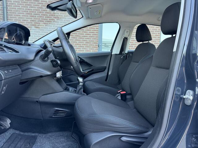 Peugeot 208 1.2 PureTech Signature Navi,Airco,Cruise,PDC,N.A.P,Dealer Onderhouden,APK tot 04-2026