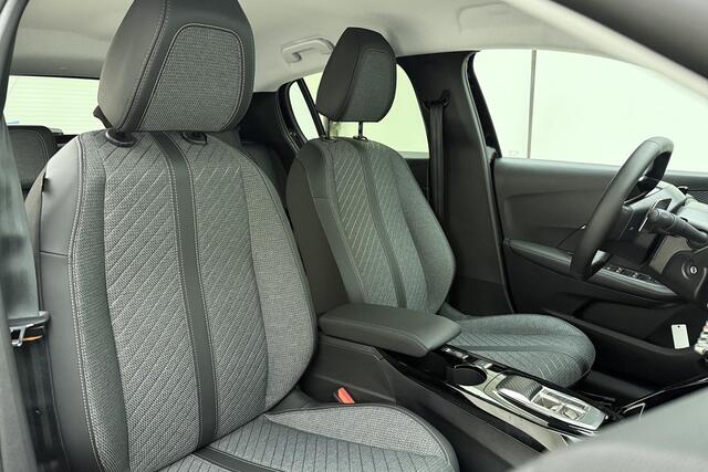 Peugeot 208 1.2 Hybrid e-DCS6 Allure 110 PK | Automaat | Vision & Navigation Pack | Metaallak | Parkeersensor | Camera | Licht Metalen Velgen | Nieuw uit voorraad | Direct leverbaar