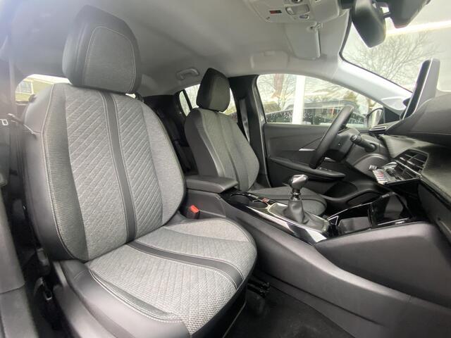 Peugeot 208 1.2 PureTech 100 Allure | Achteruitrijcamera | Apple carplay | Parkeersensoren voor en achter |