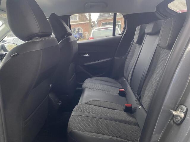 Peugeot 208 1.2 PureTech 100 Allure | Achteruitrijcamera | Apple carplay | Parkeersensoren voor en achter |