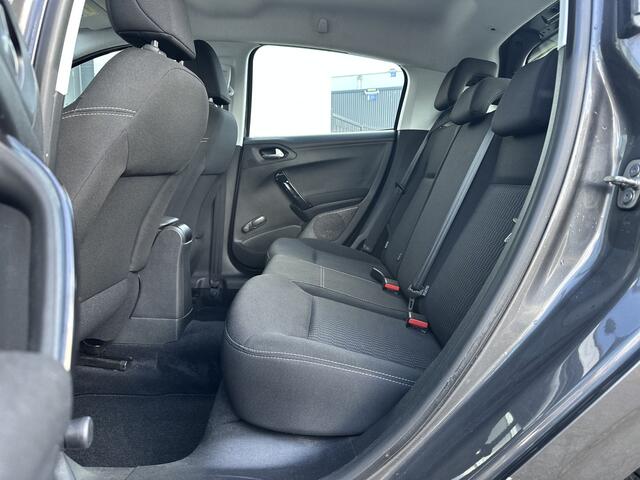 Peugeot 208 1.2 PureTech Blue Lion 82pk | Airco | Apple Carplay/Android Auto | Cruise control | DAB | Navigatiesysteem full map | Parkeersensor achter | Zeer compleet!