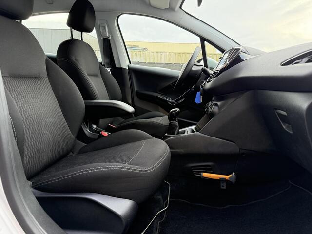 Peugeot 208 1.2 PureTech Blue Lion Navi,Airco,Cruise,PDC,Distributie riem v.v. in 2025,Apple Carplay,Weinig KM,N.A.P,APK tot 09-2026