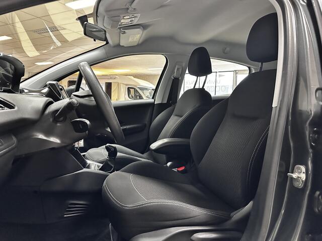 Peugeot 208 1.2 PureTech Blue Lease /D-Riem Verv. 140.000KM! /Apple + Android /Navi /Airco /Cruise /Elek. pakket /Bluetooth /LED Dagrijverl. /Armsteun /Isofix.