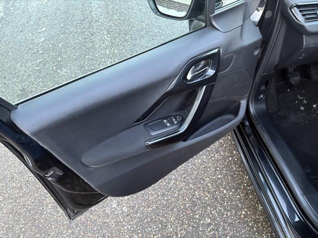 Peugeot 208 1.2 PureTech Active / NAVI / AIRCO / CRUISE / 139dkm! NAP!