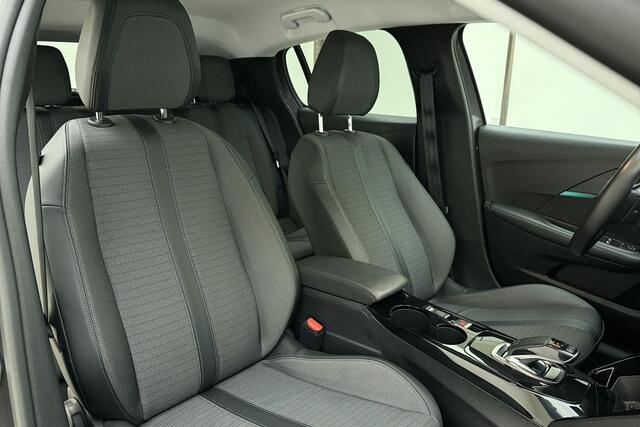 Peugeot 208 1.2 PureTech Allure 100 PK | Automaat | Navigatie | Getinte ramen | Start/stop | Cruise Control | Bluetooth | Dealer onderhouden | 1e eigenaar