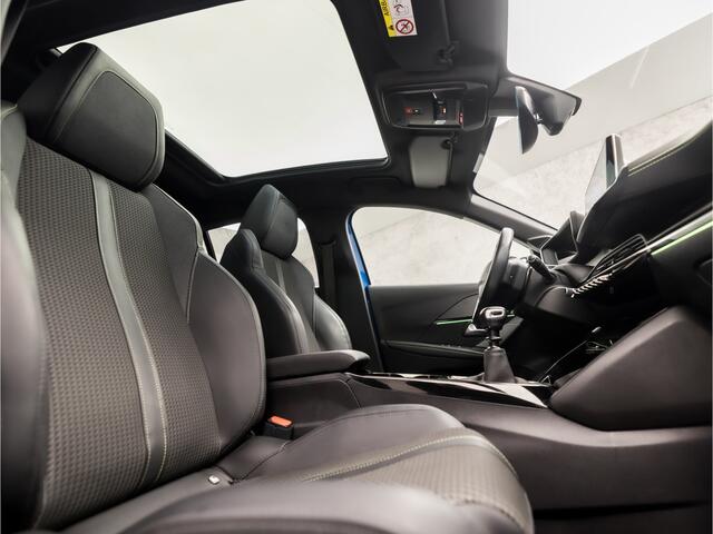 Peugeot 208 1.2 PureTech GT-Line (PANORAMADAK, 3D COCKPIT, APPLE CARPLAY, GROOT NAVI, KEYLESS, LEDER, ADAPTIVE CRUISE, 360 CAMERA, GETINT GLAS, NIEUWSTAAT)