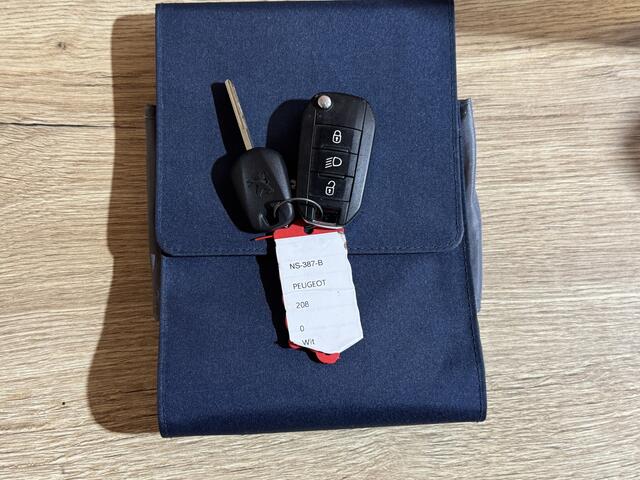 Peugeot 208 1.2 PureTech Blue Lion | Airco | Cruise control | Navigatie