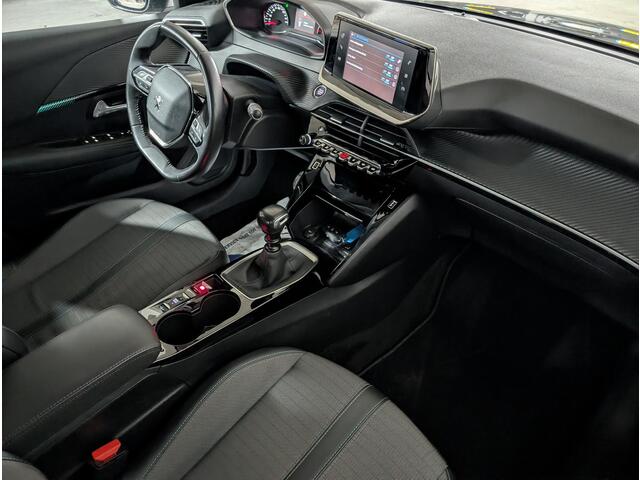 Peugeot 208 Allure 1.2 Turbo 100pk | NAVI | CAMERA | STOELVERW. | EXTRA GETINTE RUITEN | CLIMA | CRUISE CONTROL | DRAADLOZE TELEFOONLADER