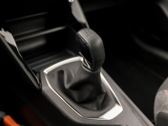 Peugeot 208 1.2 PureTech Sport (APPLE CARPLAY, GROOT NAVI, PARKEERSENSOREN, SPORTSTOELEN, CRUISE, LED KOPLAMPEN, LANE ASSIST, NIEUWSTAAT)