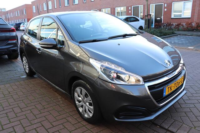 Peugeot 208 1.2 PureTech Active automaat. Lage Km stand.