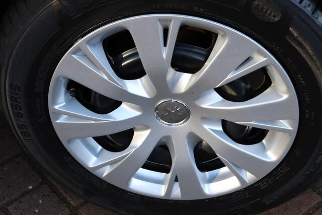 Peugeot 208 1.2 PureTech Active automaat. Lage Km stand.