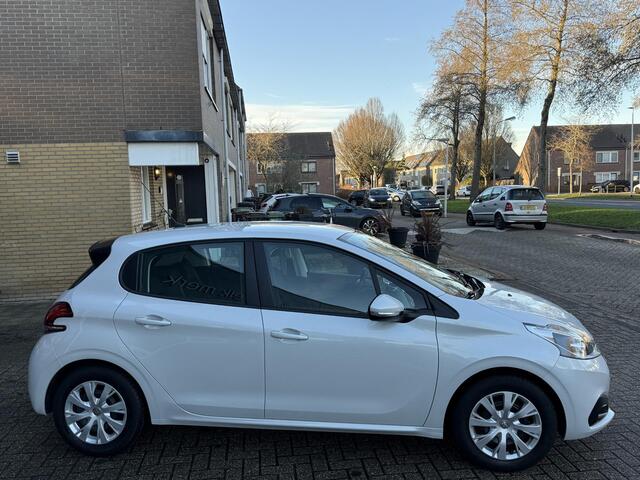 Peugeot 208 1.2 PureTech Blue Lion / Airco/ Navigatie/ Cruise/ Apple carplay/ LED/ PDC
