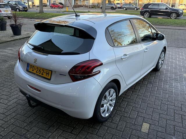 Peugeot 208 1.2 PureTech Blue Lion / Airco/ Navigatie/ Cruise/ Apple carplay/ LED/ PDC
