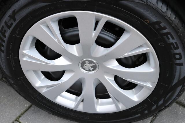 Peugeot 208 1.2 PureTech Active Automaat. Trekhaak, lage km stand.
