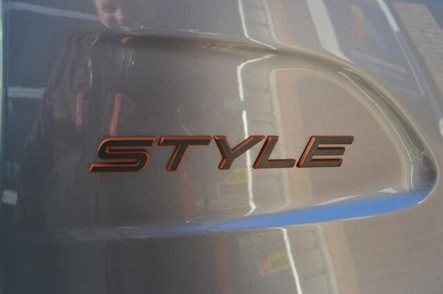 Peugeot 208 Hybrid e-DCS6 Style, Automaat, Pdc