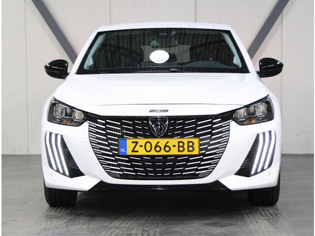 Peugeot 208 1.2 100PK Allure | AppleCarplay/AndroidAuto | Parkeersensoren | Trekhaak | FULL LED | Camera | Lederen Stuurwiel | Climate Control | Cruise Control | 16" LMV | Isofix | Privacy Glass |