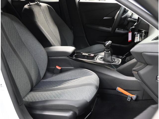 Peugeot 208 1.2 100PK Allure | AppleCarplay/AndroidAuto | Parkeersensoren | Trekhaak | FULL LED | Camera | Lederen Stuurwiel | Climate Control | Cruise Control | 16" LMV | Isofix | Privacy Glass |