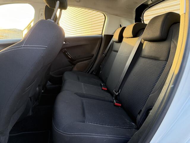 Peugeot 208 1.2 PureTech Allure | Nieuw Binnen | Navigatie | Climate Control | PDC | APK 29-04-2027 |