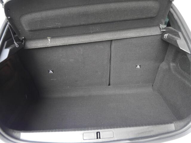 Peugeot 208 1.2 PureTech Active Pack | Lichtmetalen velgen | Parkeersensoren achter | Airconditioning | Cruise control | Getint glas