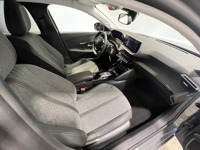 Peugeot 208 Hybrid 100 e-DCS6 Allure | Navigatie/Android/Apple Carplay | LM Velgen 16" | Parkeersensoren Voor en Achter | Cruise Control | DAB | Airco |