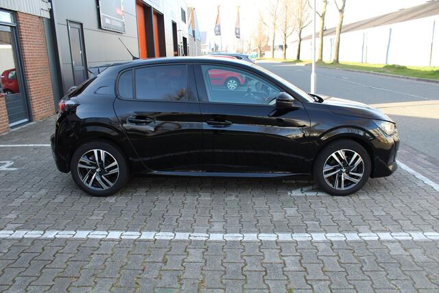 Peugeot 208 1.2 PureTech Allure 100pk / Open & Go Keyless Entry Apple CarPlay Android Auto