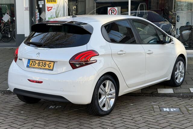 Peugeot 208 1.2 PureT. Signature