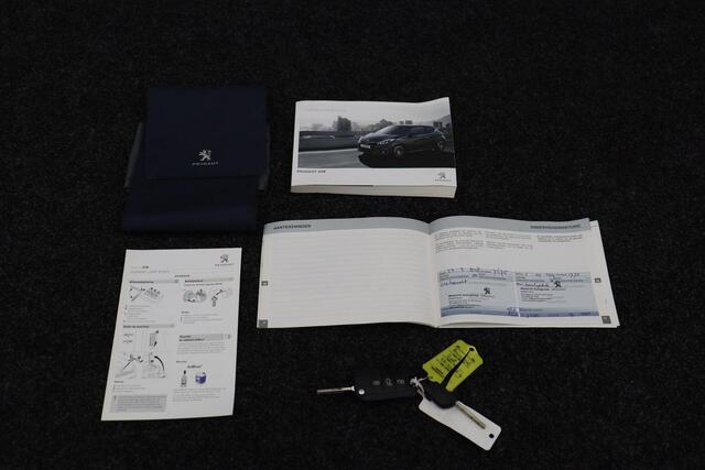 Peugeot 208 1.2 PureTech Blue Lion 2017 NAP | Navigatie | Airco | Cruise control | Bluetooth | PDC | LED | Centrale vergrendeling op afstand |