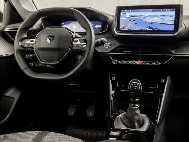 Peugeot 208 1.2 PureTech 100 Allure Sport (VIRTUAL COCKPIT, APPLE CARPLAY, GROOT NAVI, 360 CAMERA, LEDER, SPORTSTOELEN, GETINT GLAS, ADAPTIVE CRUISE, NEIUWSTAAT)