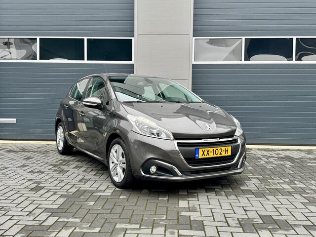Peugeot 208 1.2 Signature/ 110 PK Vol Automaat/ Touchscreen/ Licht- regensensor