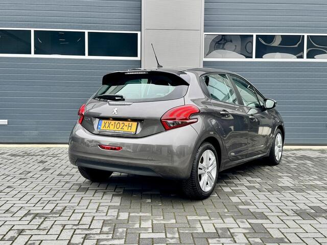 Peugeot 208 1.2 Signature/ 110 PK Vol Automaat/ Touchscreen/ Licht- regensensor
