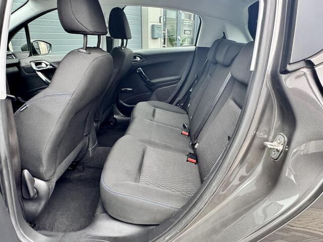 Peugeot 208 1.2 Signature/ 110 PK Vol Automaat/ Touchscreen/ Licht- regensensor