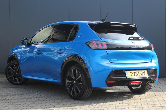 Peugeot 208 1.2 PureTech GT Automaat | Incl. 12 maanden garantie | 3D Virtual cockpit | 360 Camera | Stoelverwarming | PDC rondom | Keyless entry + go | 17" LMV | Schakelflippers | Grootlicht assistent | Lane assist | Panoramadak | Zwarte hemelbekleding | DAB+ | Appl
