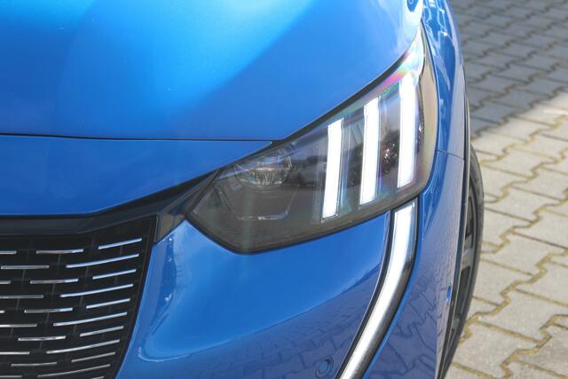 Peugeot 208 1.2 PureTech GT Automaat | Incl. 12 maanden garantie | 3D Virtual cockpit | 360 Camera | Stoelverwarming | PDC rondom | Keyless entry + go | 17" LMV | Schakelflippers | Grootlicht assistent | Lane assist | Panoramadak | Zwarte hemelbekleding | DAB+ | Appl