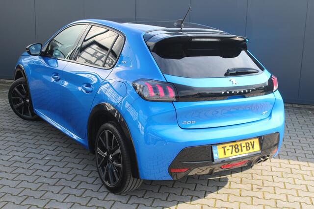 Peugeot 208 1.2 PureTech GT Automaat | Incl. 12 maanden garantie | 3D Virtual cockpit | 360 Camera | Stoelverwarming | PDC rondom | Keyless entry + go | 17" LMV | Schakelflippers | Grootlicht assistent | Lane assist | Panoramadak | Zwarte hemelbekleding | DAB+ | Appl