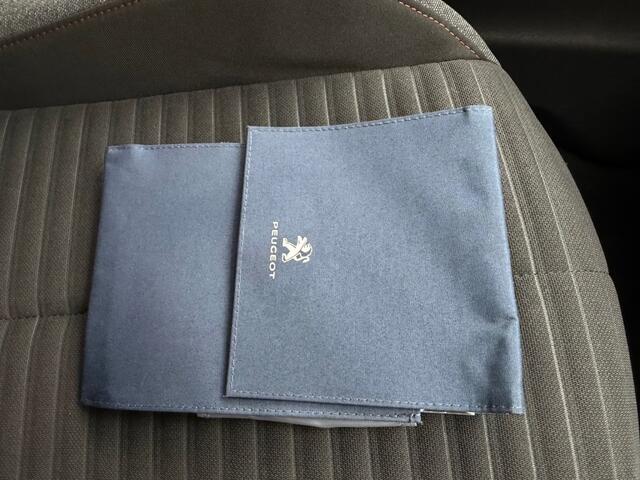 Peugeot 208 1.2 PT BLUE LEASE ACTIVE 100 PK NAVI AIRCO/ECC PDC