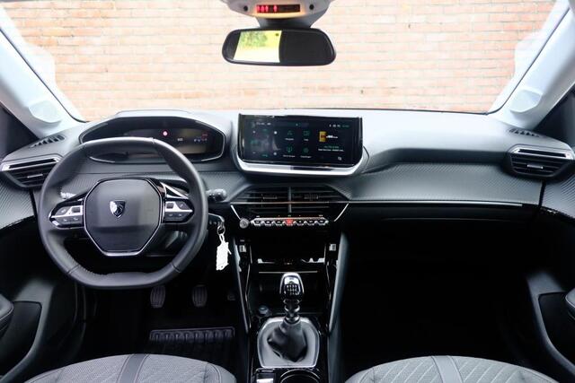 Peugeot 208 1.2 PureTech 100pk Allure | Navi | App Connect | Climate | Adaptive Cruise | Camera | Blind Spot | PDC