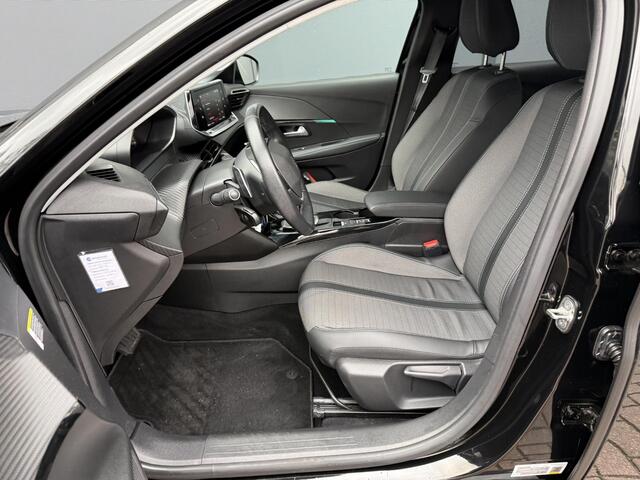 Peugeot 208 1.2 PureTech Blue Lease Allure Automaat / Dealer Onderhouden / Trekhaak / 1200 KG Trekgewicht / Stoel Verwarming / Achteruitrij Camera / Apple Carplay&Android Auto /