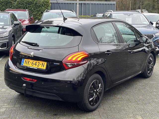 Peugeot 208 1.2 PureTech Blue Lion | NAV. | TREKHAAK | PDC | APPLE CARPLAY/ANDROID AUTO |