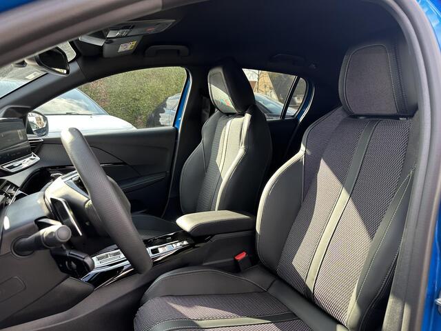 Peugeot 208 1.2 Hybrid GT Automaat | Nieuwe Auto | Meest Complete Uitvoering | 360 Graden Camera | Navigatie | Keyless Entry & Start | Full LED Verlichting | Climate Control | 17" Lichtmetalen Velgen | Parkeersensoren V+A | Dakspoiler Zwart |