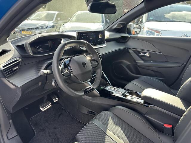 Peugeot 208 1.2 Hybrid GT Automaat | Nieuwe Auto | Meest Complete Uitvoering | 360 Graden Camera | Navigatie | Keyless Entry & Start | Full LED Verlichting | Climate Control | 17" Lichtmetalen Velgen | Parkeersensoren V+A | Dakspoiler Zwart |